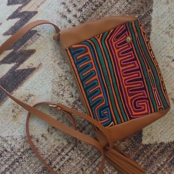 Boots & Bags Crossbody - Picture 4 of 16